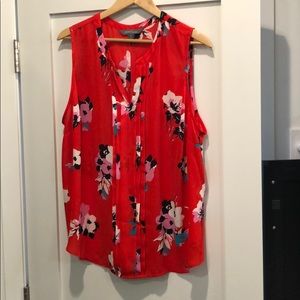 Beautiful sleeveless floral top.